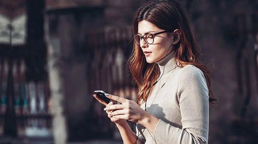 ã¹ãããæä½ããå¥³æ§